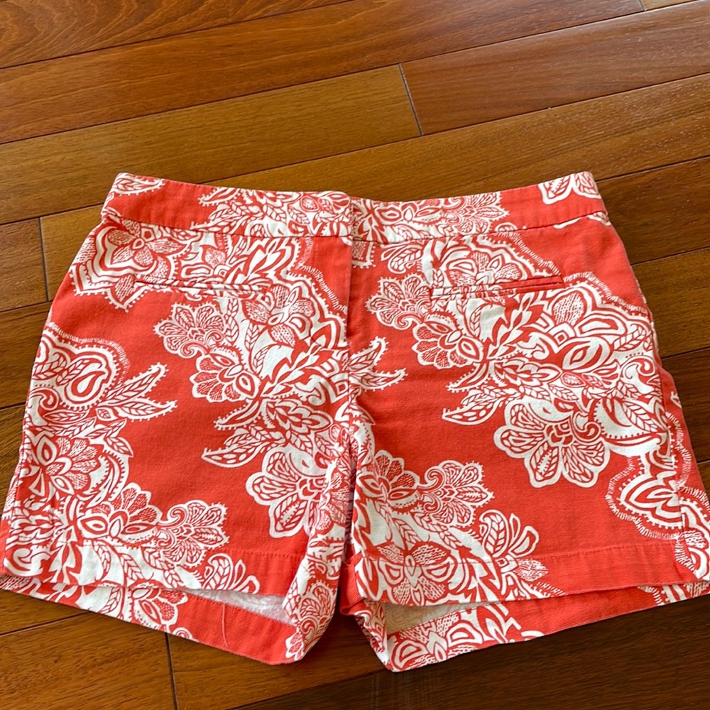 Kenar shorts with Hawaiian or cruise vibe